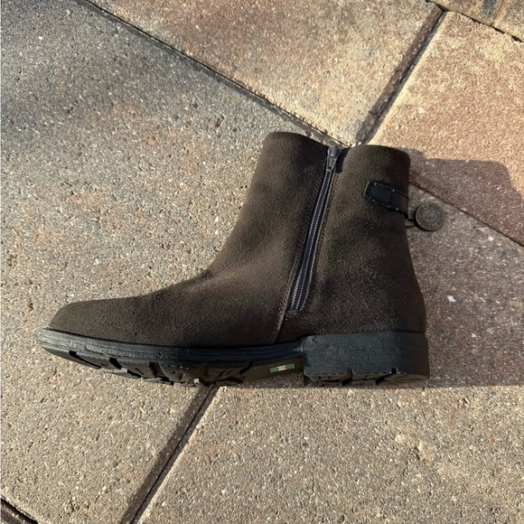 Cougar - Nubuck Leather Waterproof Flat Ankle Boots - Picture 2 of 6